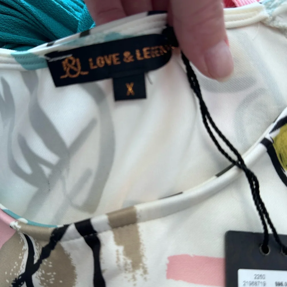 Love & Legend Multicolored pattern body on dress, capped sleeve - Picture 2 of 2